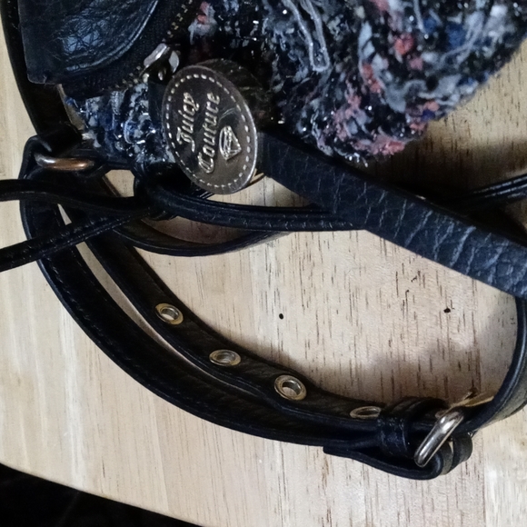 🆕Juicy Couture Traveler Flap Crossbody Bag.🎒Wide Zip Pocket,Tweed&Leather. - Picture 2 of 12